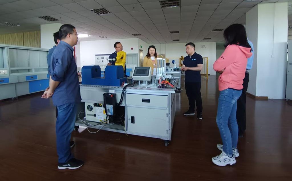 信息工程学院走访上海智荟一方人工智能科技有限公司，深化校企合作共育软件开发英才